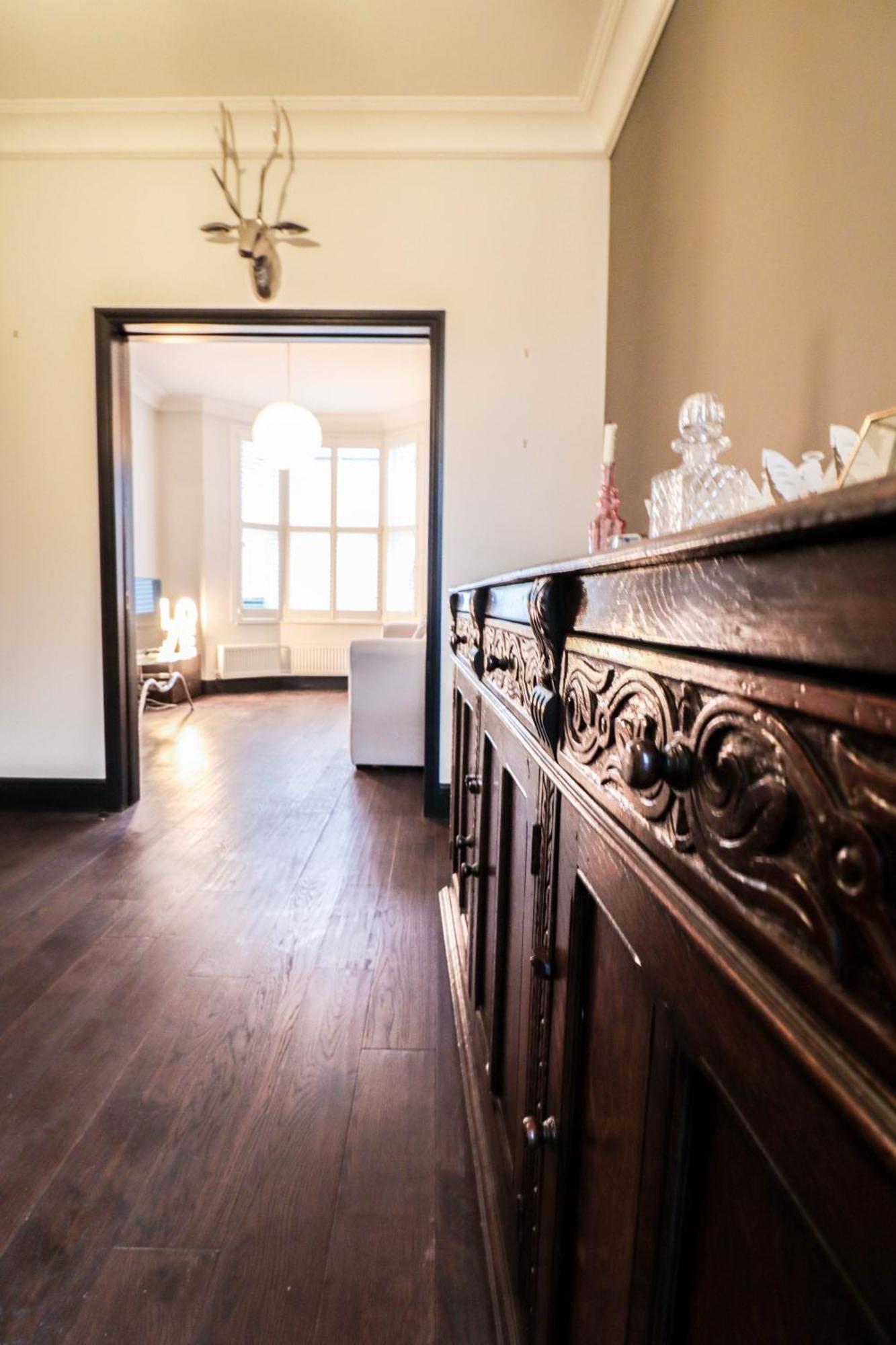 Chic 3-bedroom Family Retreat In Stratford, Fast Internet And Near Shops Casa vacanze *