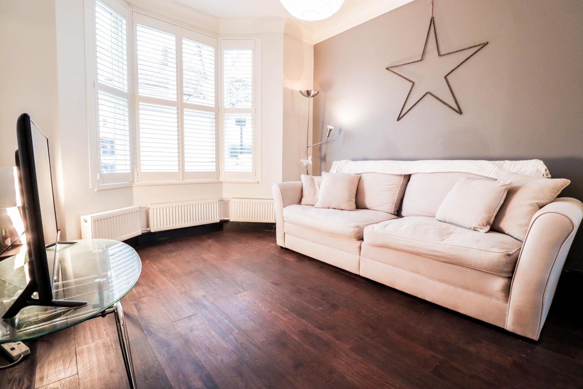 Chic 3-bedroom Family Retreat In Stratford, Fast Internet And Near Shops Casa vacanze