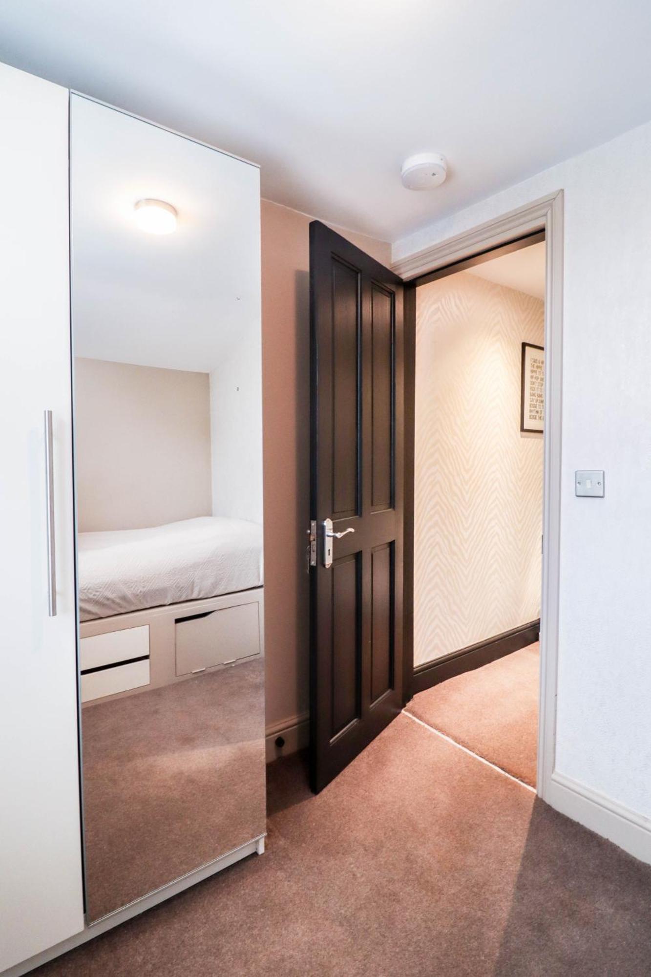Casa vacanze Chic 3-bedroom Family Retreat In Stratford, Fast Internet And Near Shops Londra