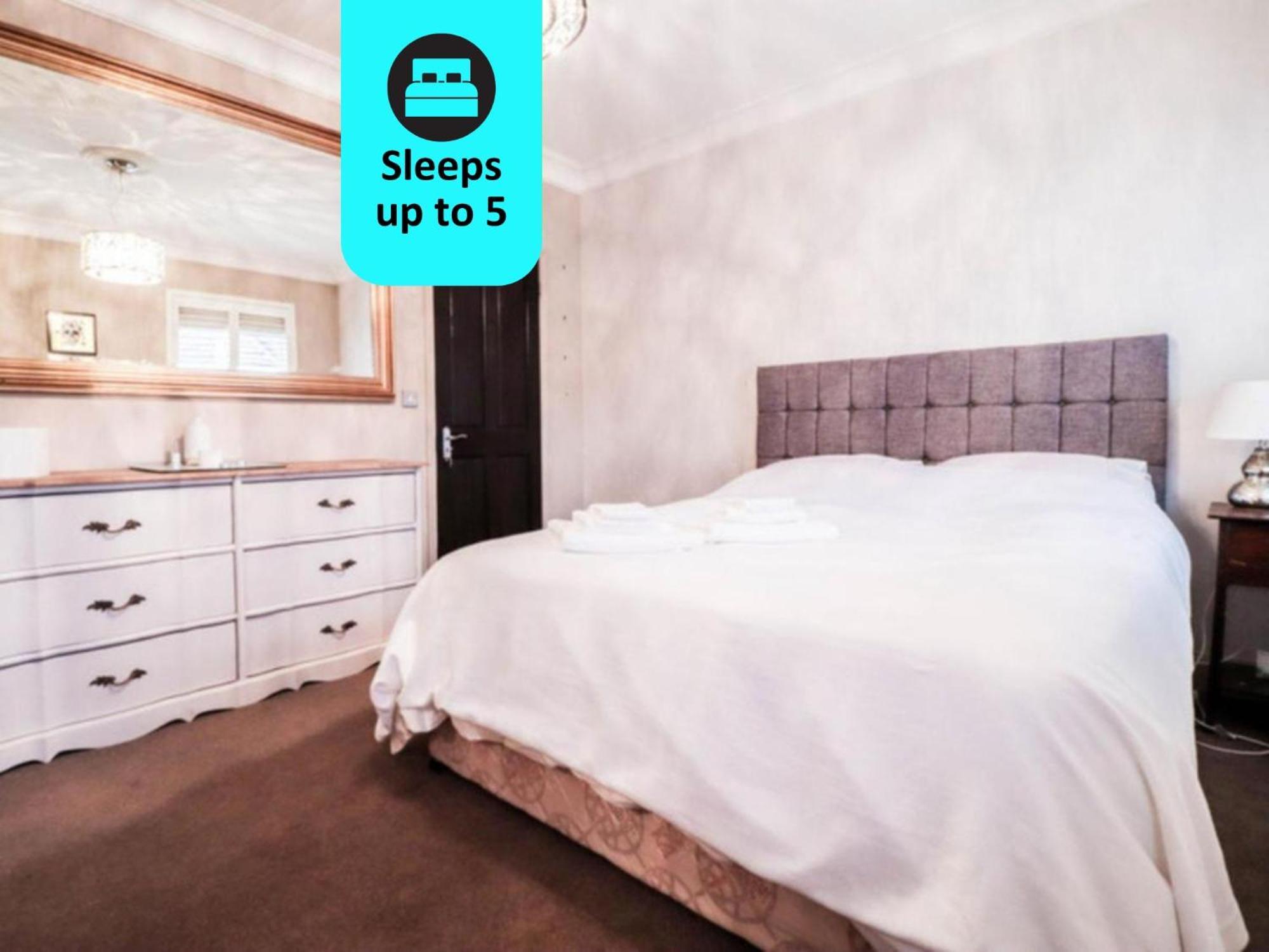 Chic 3-bedroom Family Retreat In Stratford, Fast Internet And Near Shops Casa vacanze Londra