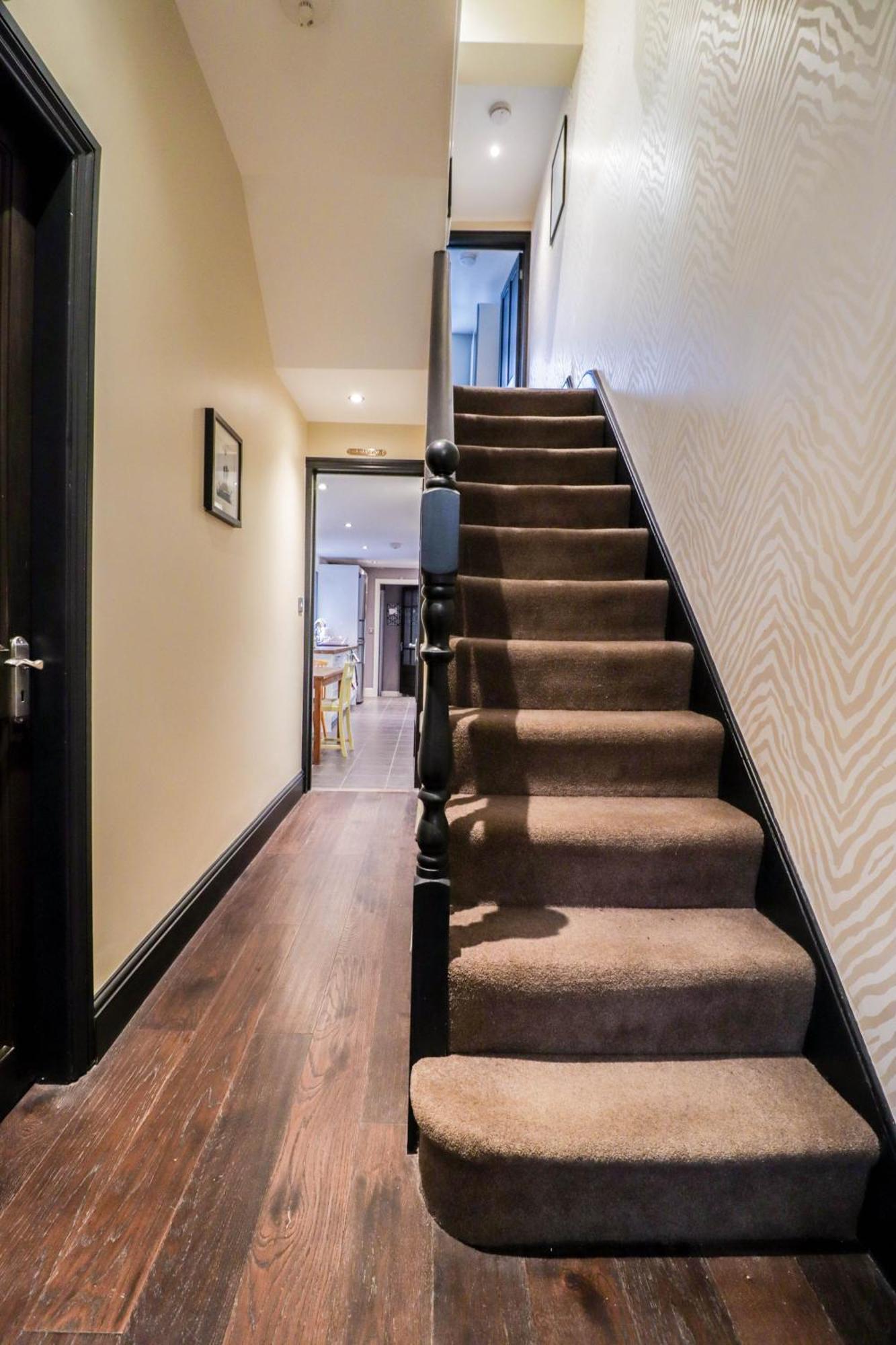 Case de vacanță Chic 3-bedroom Family Retreat In Stratford, Fast Internet And Near Shops *