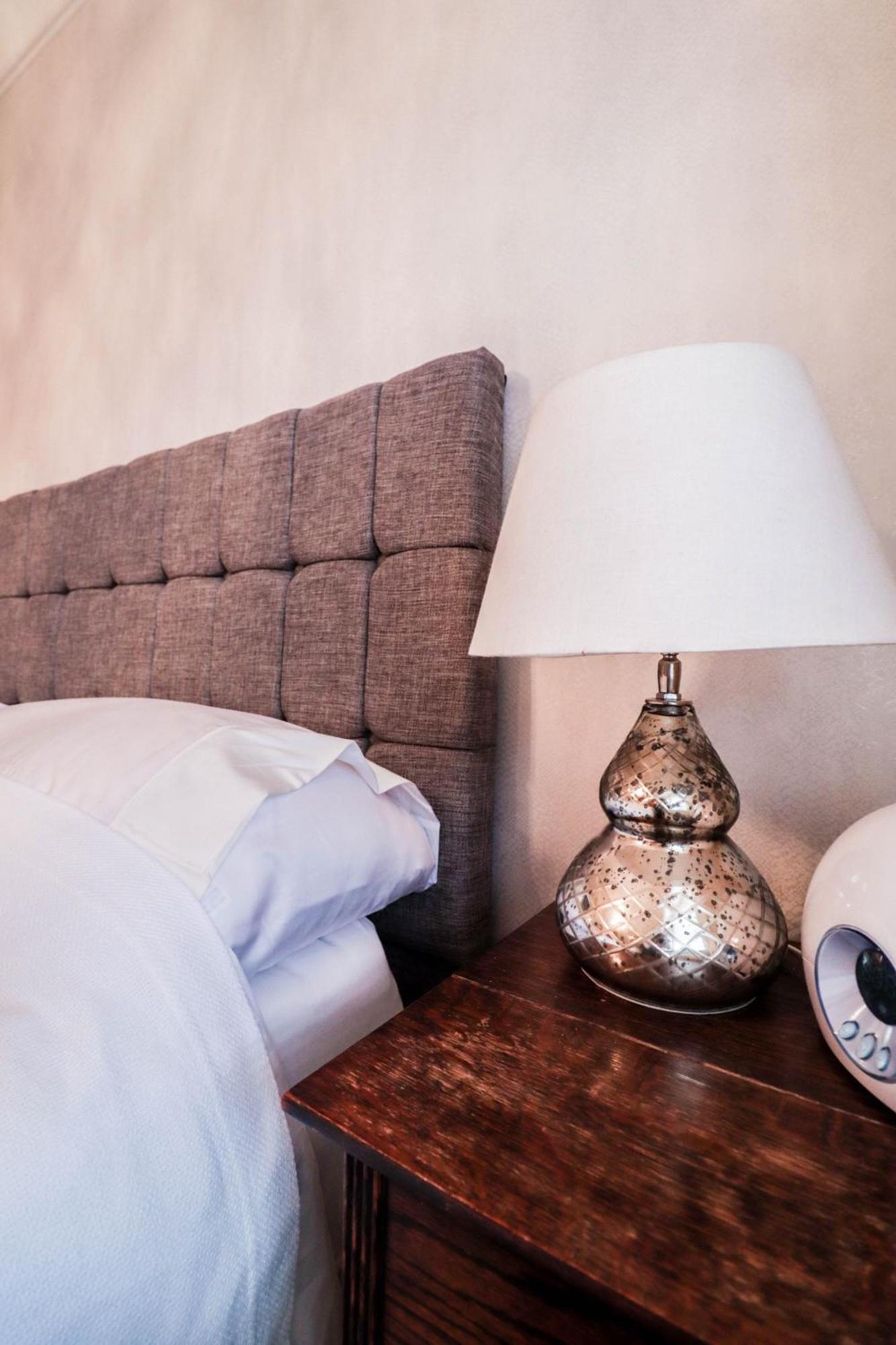 Chic 3-bedroom Family Retreat In Stratford, Fast Internet And Near Shops Case de vacanță Londra