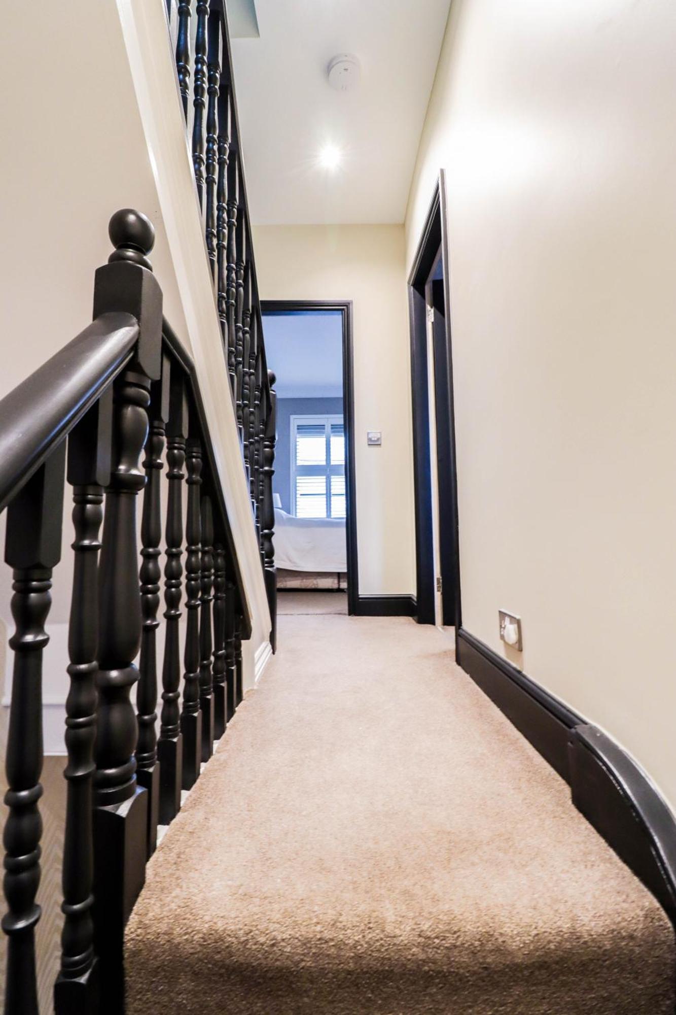 Case de vacanță Chic 3-bedroom Family Retreat In Stratford, Fast Internet And Near Shops *