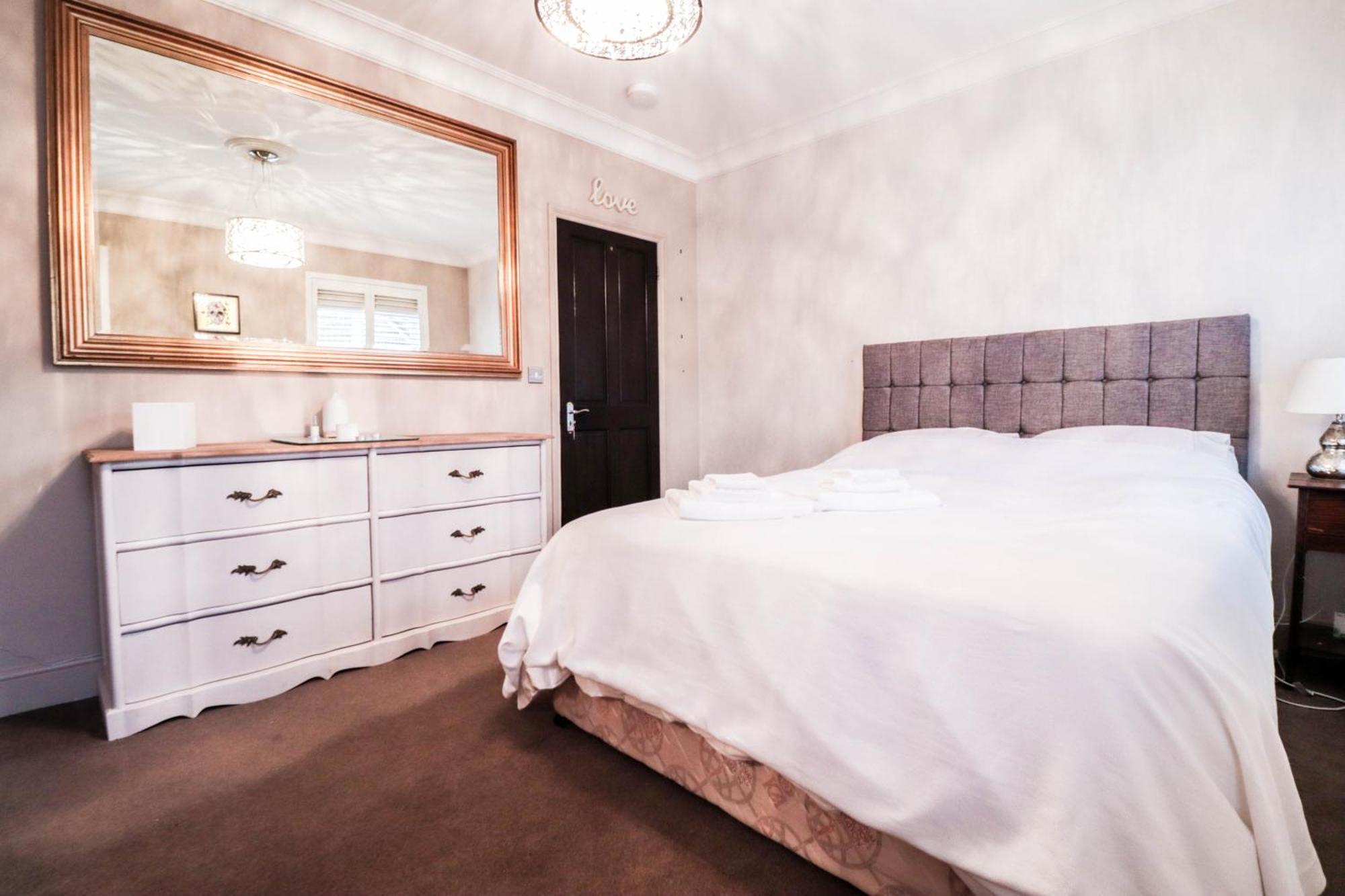 Case de vacanță Chic 3-bedroom Family Retreat In Stratford, Fast Internet And Near Shops *