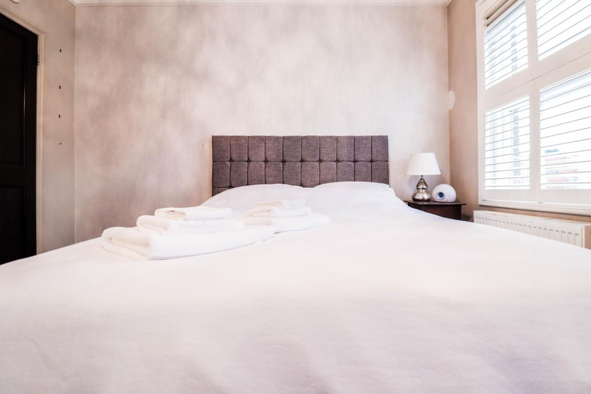 Case de vacanță Chic 3-bedroom Family Retreat In Stratford, Fast Internet And Near Shops *